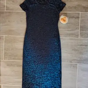 principles sötét kék csodaszép áttetsző bársony ruha s méret