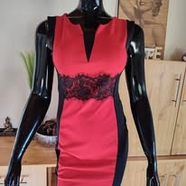 Piros elegáns ruha fekete betéttel