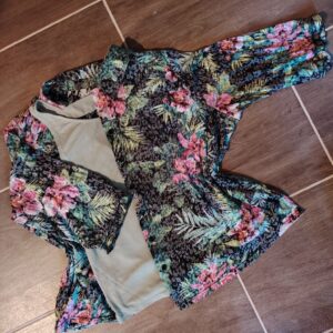 C&A prémium minőségű enyhén áttetsző, sejtelmes dzsungelt idéző mintás Ing