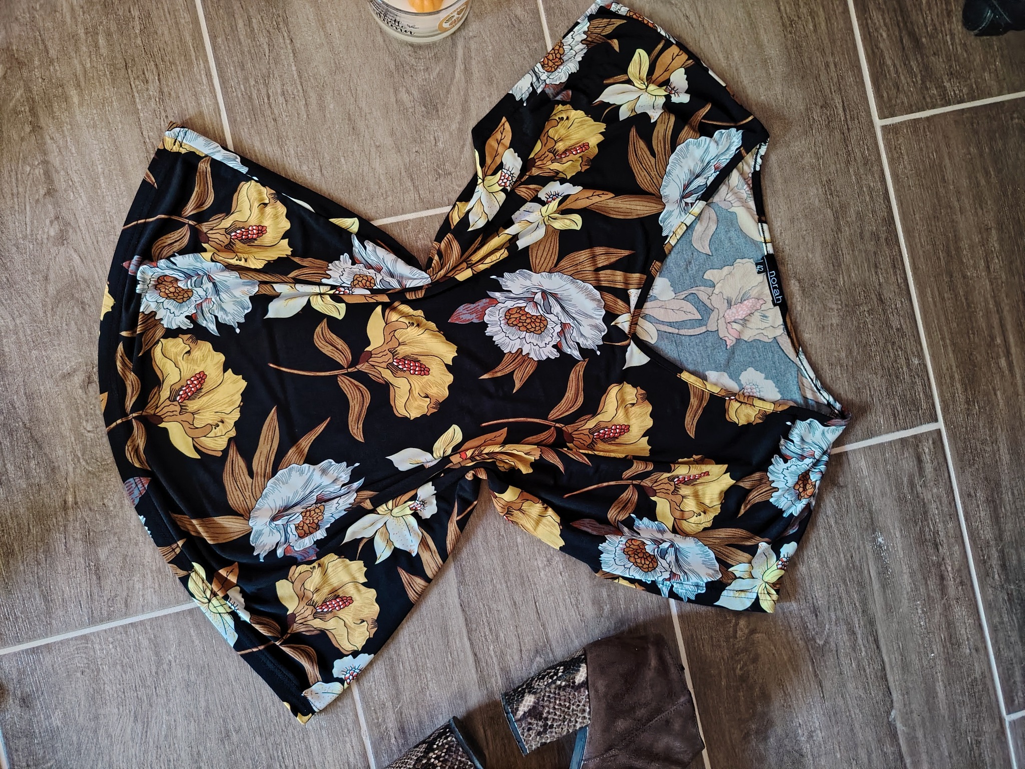 nora felső xl méret